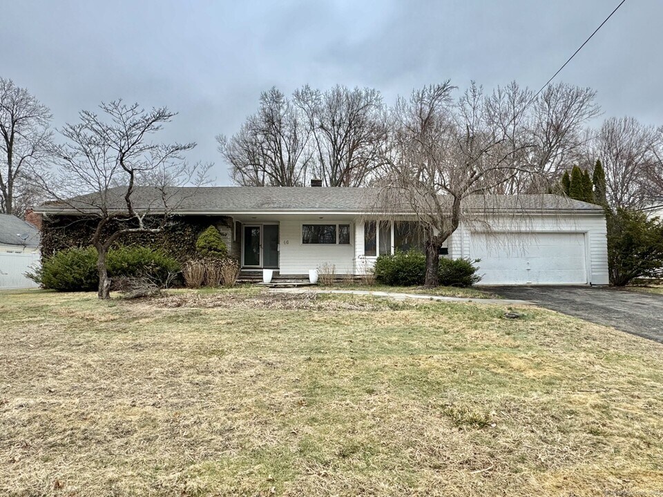46 Tumblebrook Ln in West Hartford, CT - Building Photo