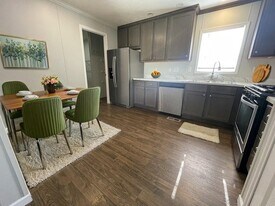 38012 Chilver Ave in Clinton Township, MI - Building Photo