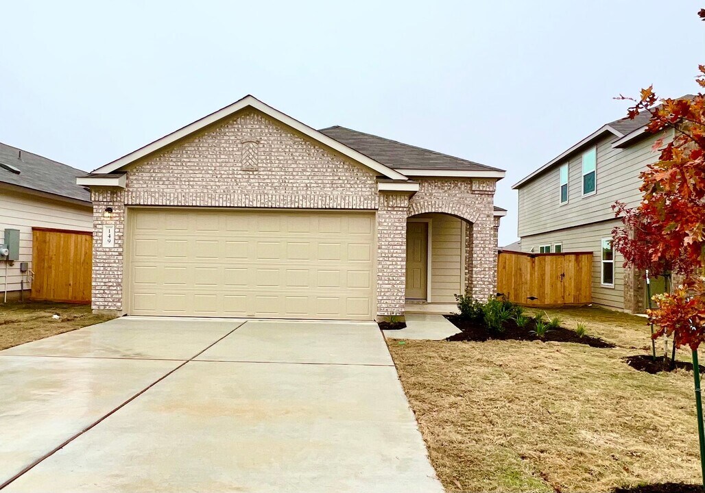 149 Rowdy Yates Wy in Jarrell, TX - Building Photo