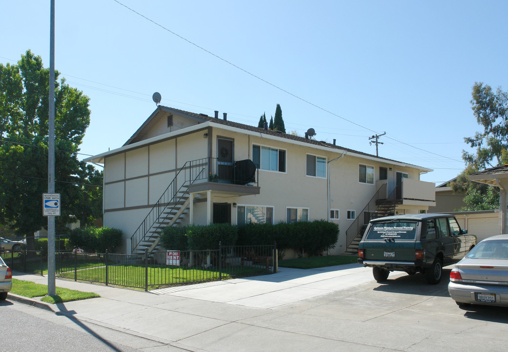 130 Wilton Dr in Campbell, CA - Building Photo