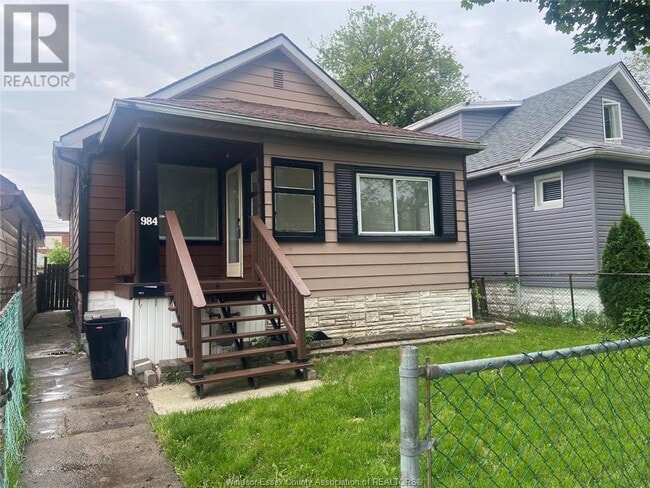 property at 984 Ellrose Ave