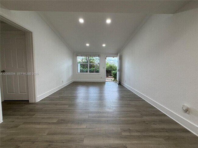 7178 Southgate Blvd in Tamarac, FL - Building Photo - Building Photo