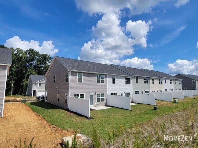 7032 Eclipse Trl in Whitsett, NC - Building Photo - Building Photo