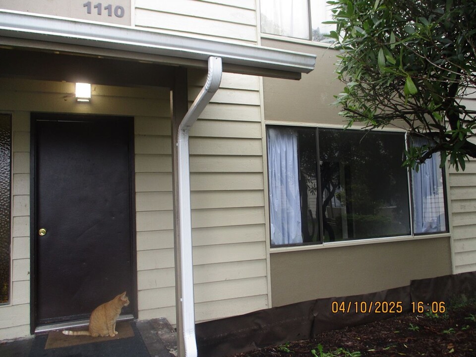 1110 Ruby Ct in Aberdeen, WA - Foto de edificio