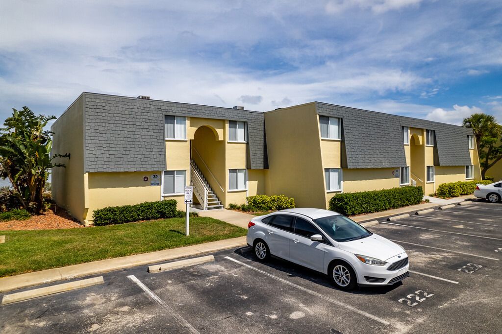 Sailpoint Bay Apartments in Daytona Beach, FL
