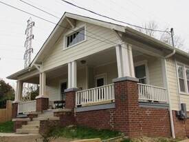 703 W Markham Ave in Durham, NC - Building Photo