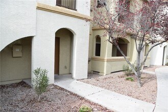 50 Aura de Blanco St in Henderson, NV - Building Photo - Building Photo