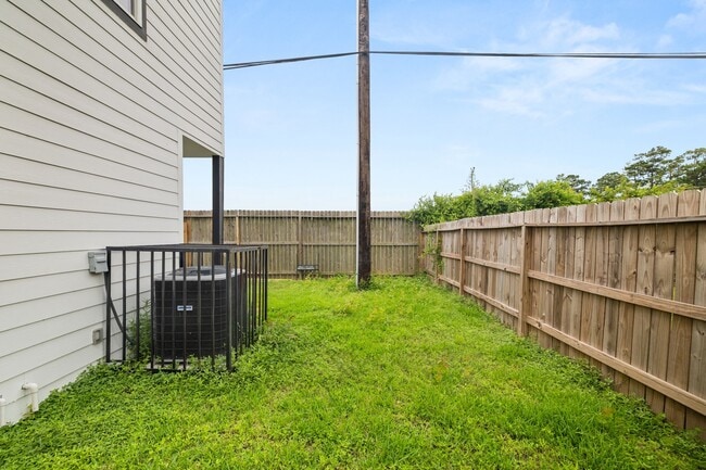 property at 8534 Woodlyn Rd