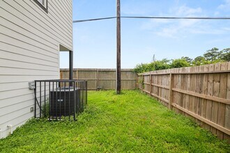 8534 Woodlyn Rd in Houston, TX - Building Photo - Building Photo