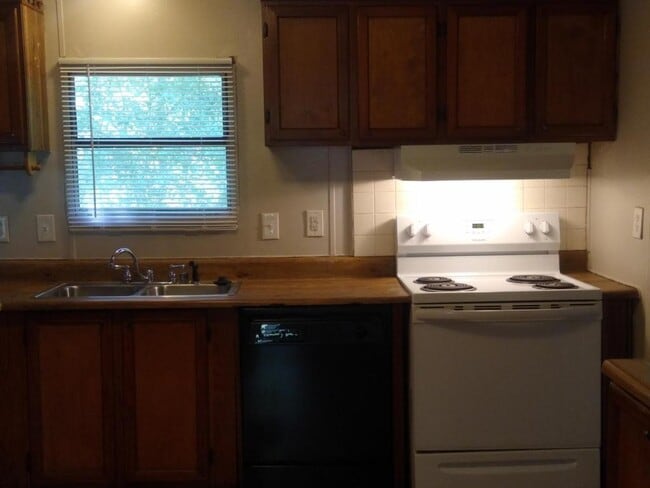 107 Oak View Dr in Carrollton, GA - Building Photo - Building Photo