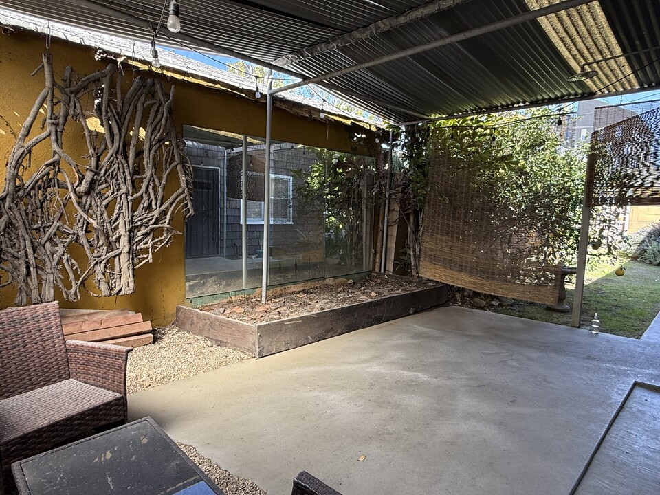 10721 Francis Pl, Unit 10721 Francis Place in Los Angeles, CA - Building Photo