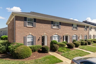 Old Donation in Virginia Beach, VA - Foto de edificio - Building Photo