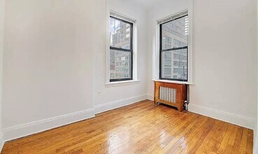 301 E 53rd St in New York, NY - Foto de edificio - Building Photo