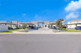 15 S Colt Ln in Edinburg, TX - Building Photo