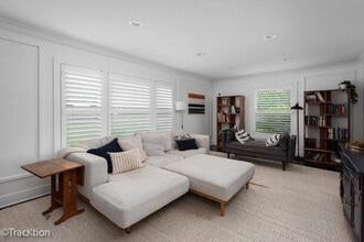 309 White Oak Dr in Naperville, IL - Building Photo - Building Photo