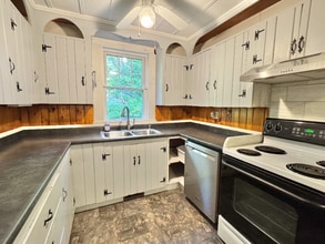 101 Sandy Point Rd in Stockton Springs, ME - Building Photo - Building Photo