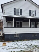 805 Pittsburgh St in Lower Burrell, PA - Building Photo