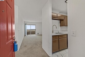 681 Royston Ln in Hayward, CA - Building Photo - Building Photo
