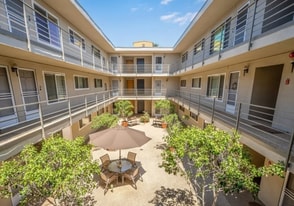 2302 E 2nd St, Unit 2E in Long Beach, CA - Building Photo