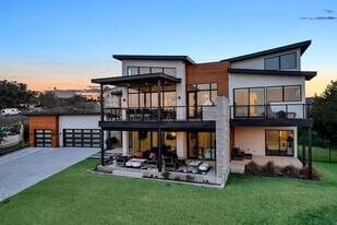 207 Kites Ct in Horseshoe Bay, TX - Building Photo