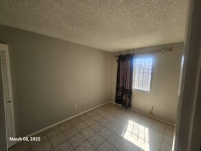 3646 N 69th Ave, Unit 58 in Phoenix, AZ - Foto de edificio - Building Photo