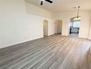1605 Woodward Heights Way in North Las Vegas, NV - Building Photo - Building Photo