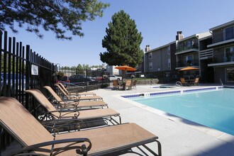 The Huntington in Lakewood, CO - Building Photo - Building Photo