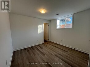 4263 Fourth Ave in Niagara Falls, ON - Building Photo - Building Photo