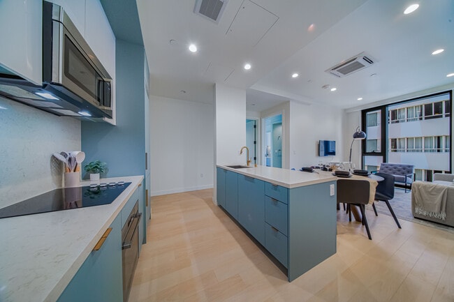6401 Wilshire Blvd in Los Angeles, CA - Building Photo - Building Photo