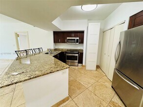 20000 E Country Club Dr in Aventura, FL - Building Photo - Building Photo