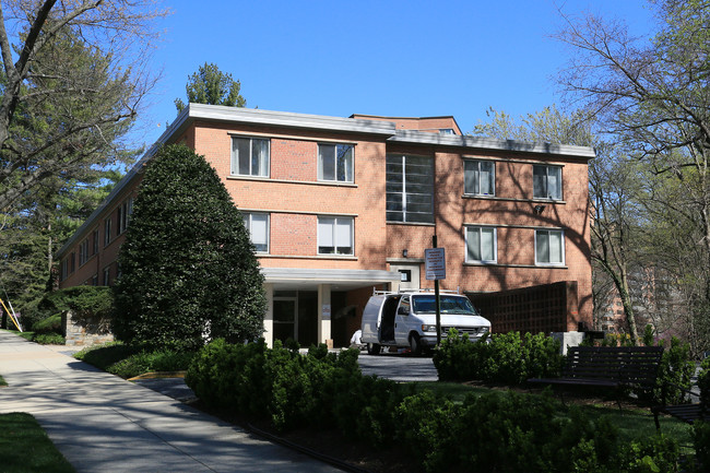 3033 New Mexico Ave NW in Washington, DC - Building Photo - Building Photo