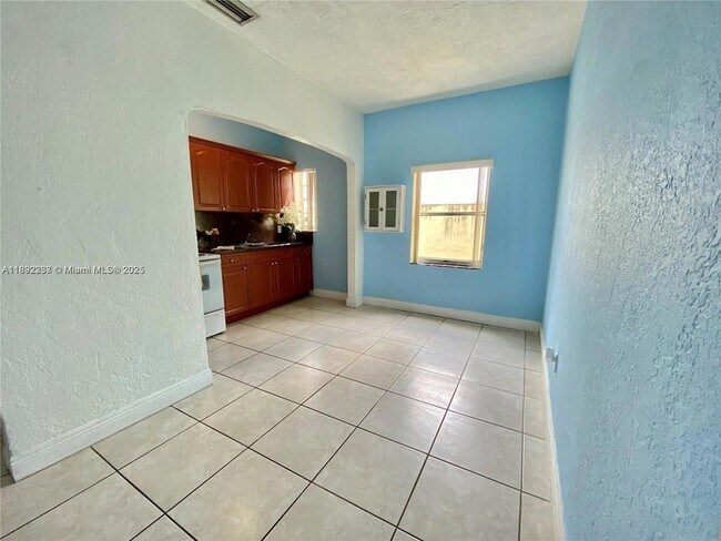 313 N Krome Ave, Unit B in Homestead, FL - Foto de edificio - Building Photo