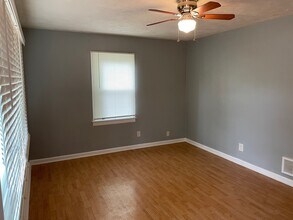 13100 Meadowlawn Dr in Louisville, KY - Building Photo - Building Photo