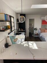 1019 S Sierra Bonita Ave in Los Angeles, CA - Foto de edificio - Building Photo