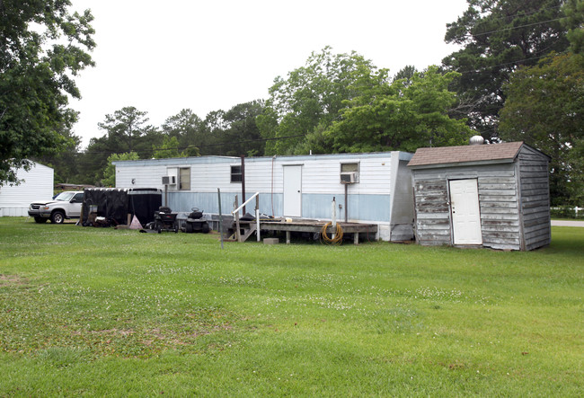 Oakley Mobile Home Park in Castle Hayne, NC - Building Photo - Building Photo