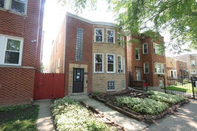 2839 N Austin Ave in Chicago, IL - Building Photo - Building Photo