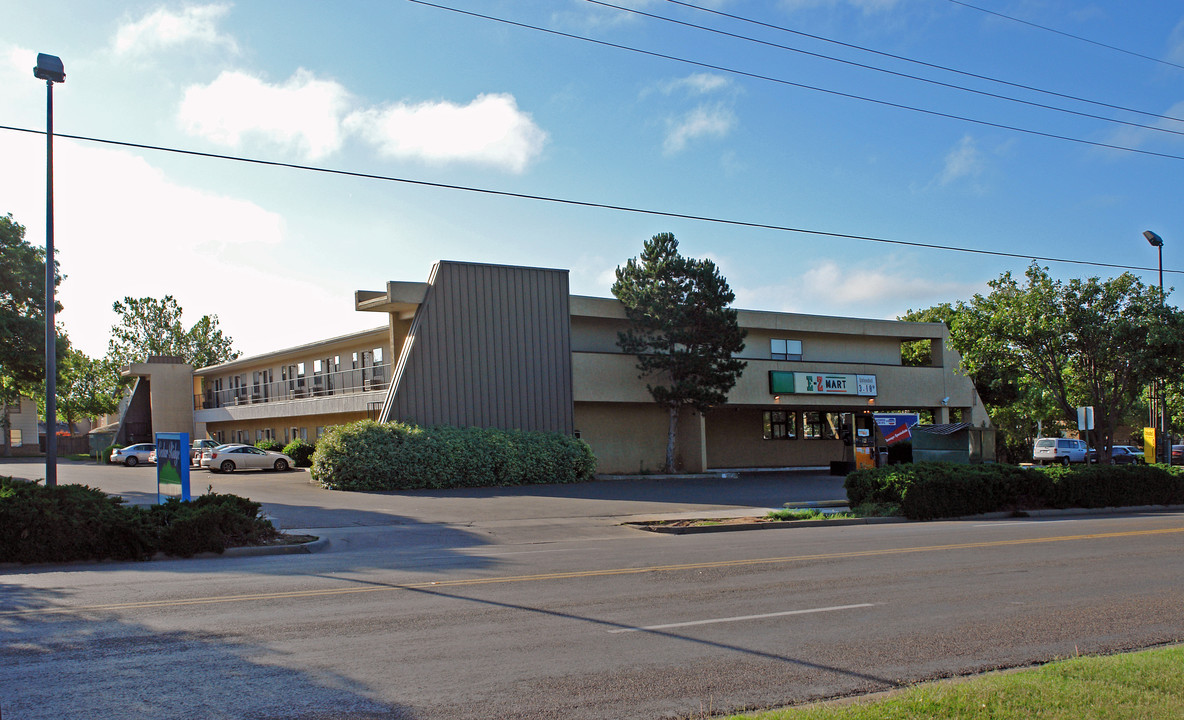 Cedar Ridge in Lubbock, TX - Building Photo