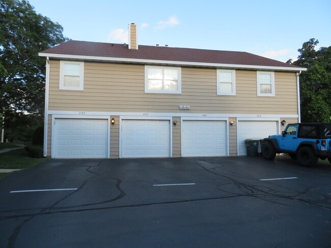 457 N Cambridge Dr in Palatine, IL - Building Photo - Building Photo
