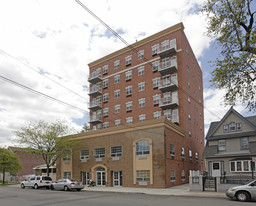 91-12 175th St in Jamaica, NY - Building Photo