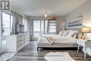 707 Annland St in Pickering, ON - Building Photo