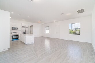 15633 Lakeland Cir in Port Charlotte, FL - Building Photo - Building Photo