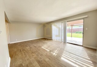 3502 Hearst Dr in Simi Valley, CA - Building Photo - Building Photo