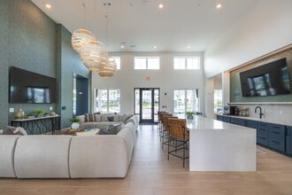 The Quinn Luxury Apartments in Pensacola, FL - Building Photo - Interior Photo