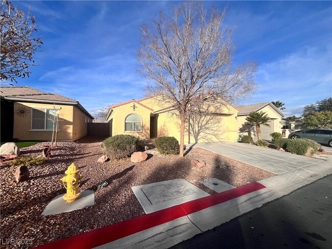 7136 Crescentville Ave in Las Vegas, NV - Building Photo - Building Photo