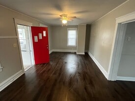 1006 31st St in Parkersburg, WV - Building Photo