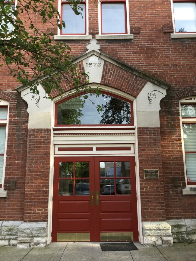714 Buchanan St, Unit #19 in Indianapolis, IN - Building Photo - Building Photo