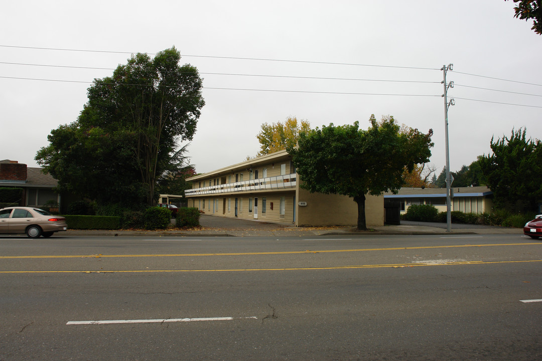 303 Farmers Ln in Santa Rosa, CA - Foto de edificio