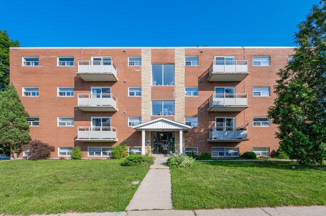 10 Glenbrook Dr
