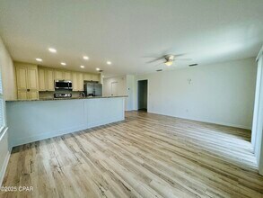 2432 Valley Oak Ct in Panama City, FL - Foto de edificio - Building Photo