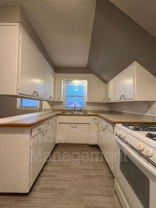 1301 S 10th St in Lincoln, NE - Building Photo - Building Photo